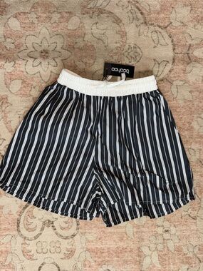 Boohoo Navy & White Striped Skort with Elastic Waist